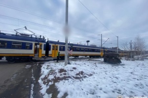 На Київщині електричка зіткнулася з автомобілем