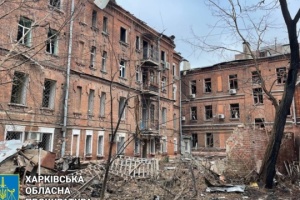 Guerre en Ukraine : Vingt-trois blessés et plus de quarante immeubles endommagés par l’attaque aérienne russe sur le centre de Kharkiv