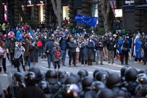 У Тбілісі спеназівці розігнали протестувальників за допомогою водометів та сльозогінного газу