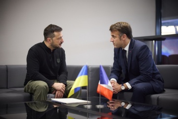 Zelensky, Macron discuss military aid to Ukraine