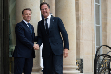 Macron after meeting with Rutte: Nothing should be decided about Ukraine without Ukrainians