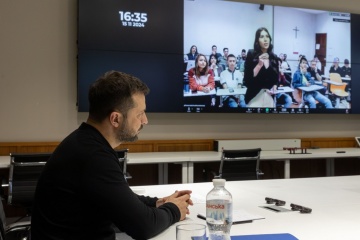 Zelensky speaks with students from Colombian universities

