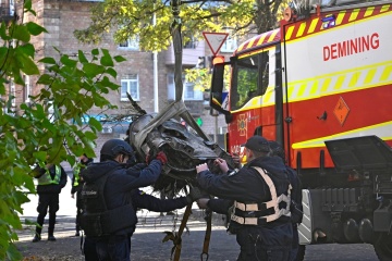 Rescuers remove part of missile that hit apartment building in Kyiv