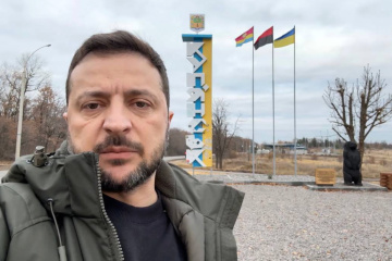 Volodymyr Zelensky s’est rendu à Koupiansk, un point chaud du front dans la région de Kharkiv 