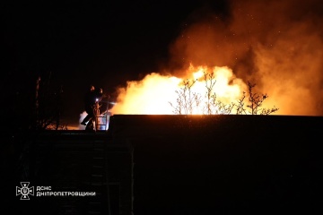 У Дніпрі внаслідок обстрілу постраждали щонайменше дві людини