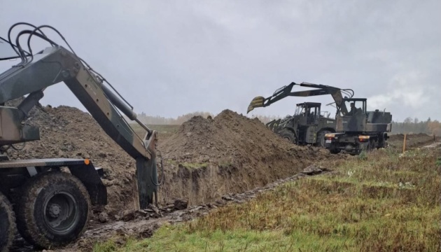 Проєкт «Щит Схід»: Польща розпочала будівництво фортифікацій на кордоні з Росією