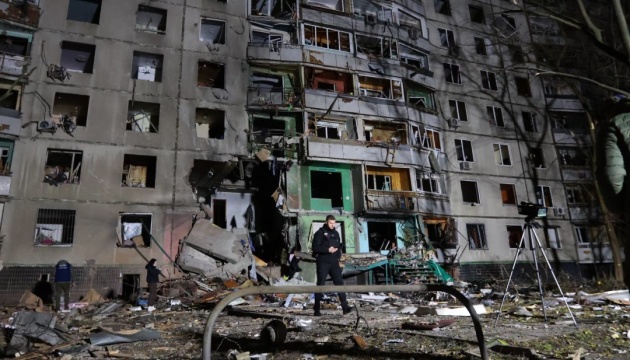 Russians hit residential building in Kharkiv: multiple floors destroyed, casualties reported