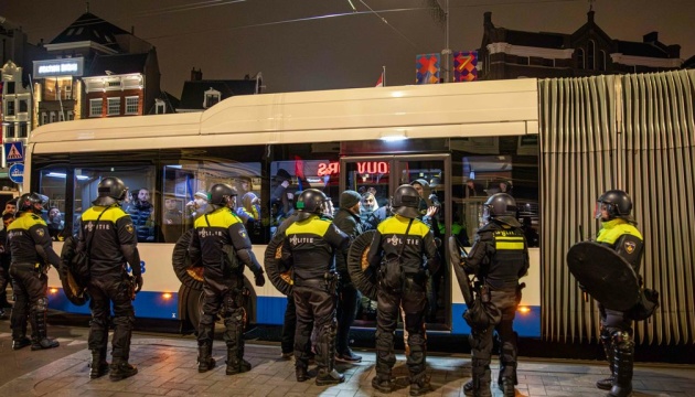 В Амстердамі невідомі напали на футбольних фанів з Ізраїлю, Нетаньягу вислав за ними літаки 