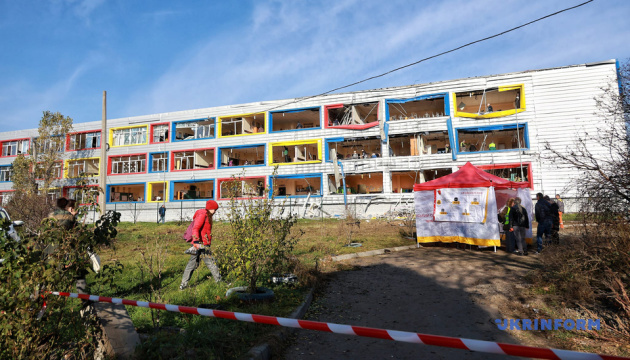 В Одесі внаслідок нічного обстрілу пошкоджені школа та дитсадок