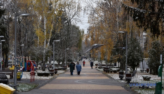 Україні у вівторок прогнозують від 2° морозу до 9° тепла, подекуди дощ і мокрий сніг