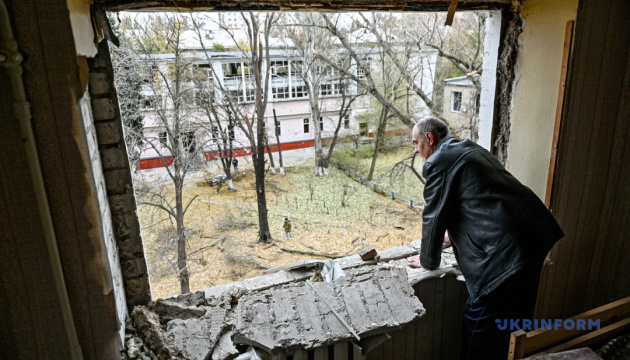 Утрачене двічі житло, арт із гільз та перший сніг