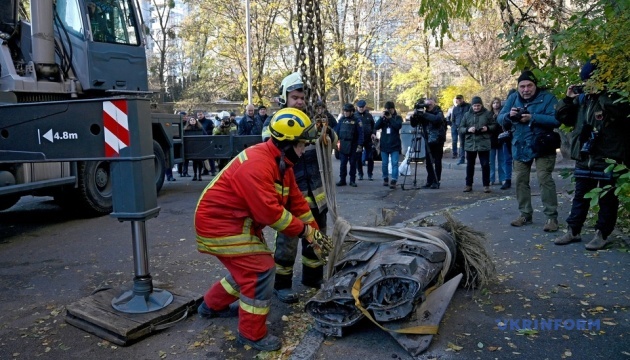 Ракетно-дроновий удар по Києву: падіння уламків зафіксували вже у чотирьох районах