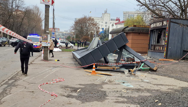 У Хмельницькому автомобіль в'їхав у зупинку - троє загиблих