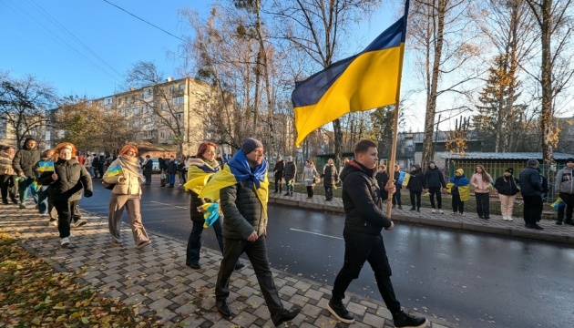 У Житомирі тисяча учасників утворили ланцюг єдності 