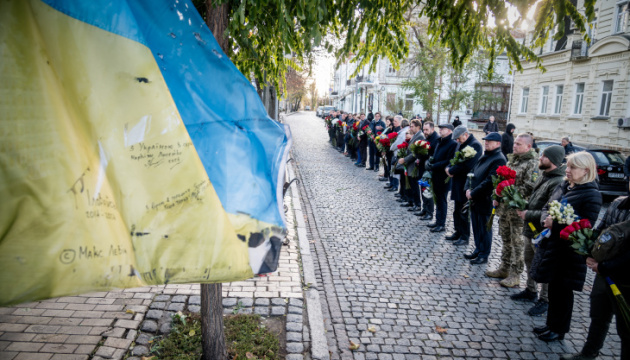 Іноземні дипломати вшанували пам'ять полеглих за Україну в російсько-українській війні