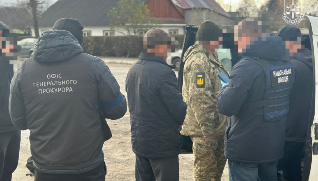 На Волині посадовець військкомату за хабарі оновлював дані військовозобов’язаним