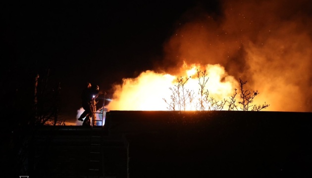 У Дніпрі внаслідок обстрілу постраждали щонайменше дві людини