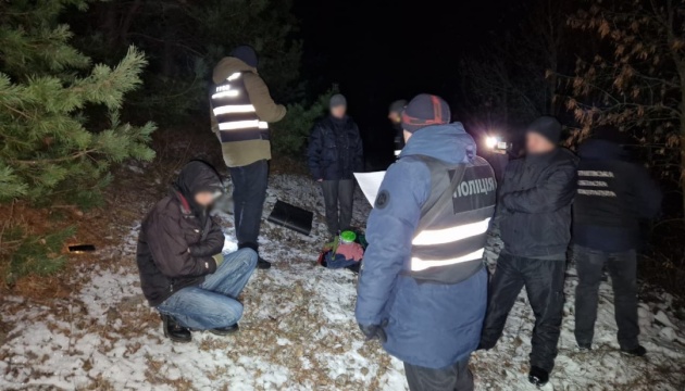 На Чернігівщині затримали українця, який незаконно переправляв чоловіків у Білорусь