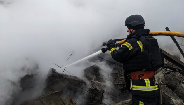 У Шосткинській громаді ліквідували пожежу, спричинену російським ударом