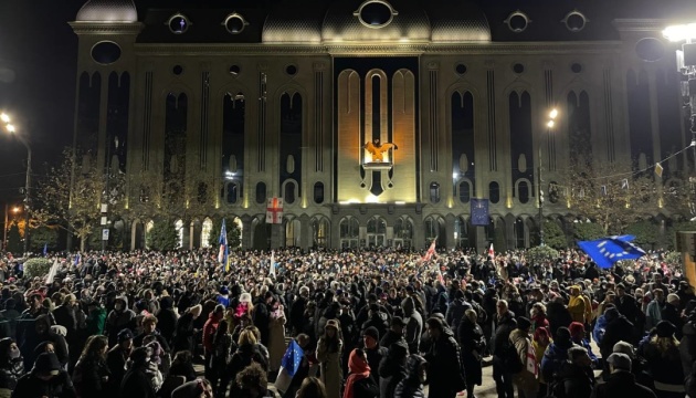 Біля парламенту Грузії зібрався багатотисячний мітинг