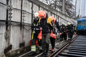 Рятувальники з різних регіонів провели навчання у Київському метрополітені