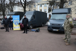 Хмельниччина передала військовим засоби РЕБ та лазне-пральні комплекси