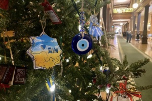 Ukrainian decoration appeared on Christmas tree in Canadian Parliament