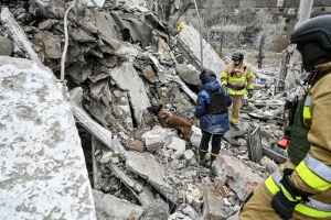 У Запоріжжі з-під завалів клініки дістали ще одне тіло - кількість загиблих зросла до 11