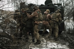 На передовій 214 зіткнень, на чотирьох напрямках ворог не зменшує тиск