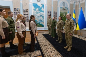 Пластуни передали Вифлеємський вогонь миру Збройним Силам України