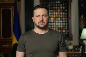 Volodymyr Zelensky assure que l'Ukraine continuera à frapper les installations militaires russes