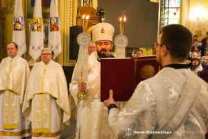 У Франківську відкрили міжнародний різдвяний фестиваль «Коляда на Майзлях»