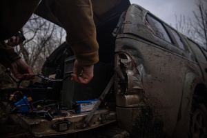 Військові показали, як перетворюють волонтерські дрони на смертоносну зброю