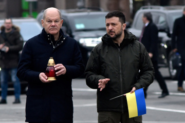 Zelensky, Scholz honor fallen heroes at Kyiv's Independence Square