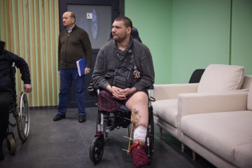 Selenskyj und Scholz besuchen verwundete ukrainische Soldaten