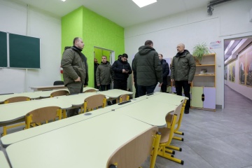 Schmyhal reist in Oblast Charkiw und inspiziert Bau von Luftschutzbunkern