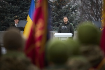 Volodymyr Zelensky participe aux célébrations de la Journée des Forces armées ukrainiennes