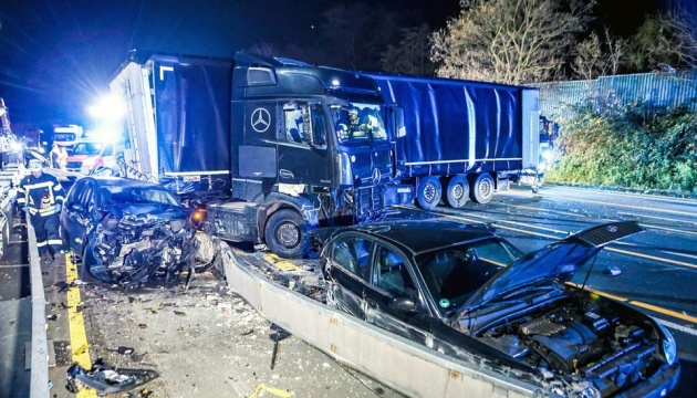 У Німеччині вантажівка спричинила серію аварій - 26 постраждалих та 50 пошкоджених авто