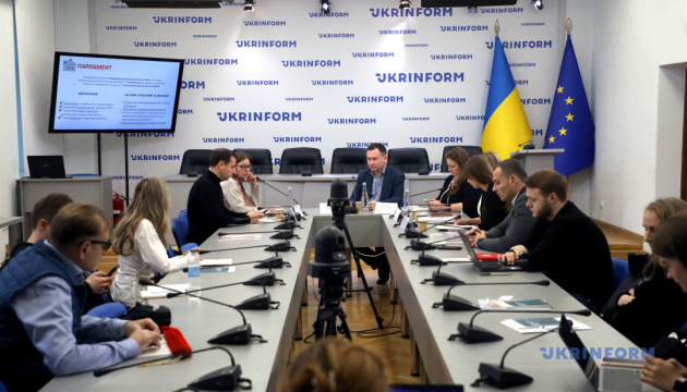 Стійкість українських демократичних інститутів під час війни: висновки звіту