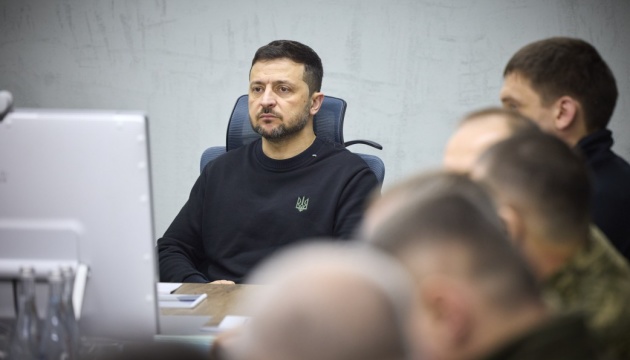 Zelensky celebra una reunión del Estado Mayor en Zaporiyia sobre la defensa aérea y estabilización del frente