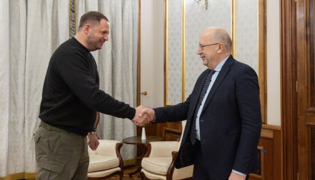 Потреби Сил оборони і зміцнення ППО: Єрмак зустрівся з єврокомісаром Кубілюсом