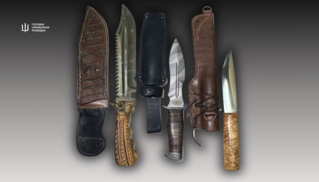 Ukrainian intelligence chief hands captured Russian combat knives to war museum