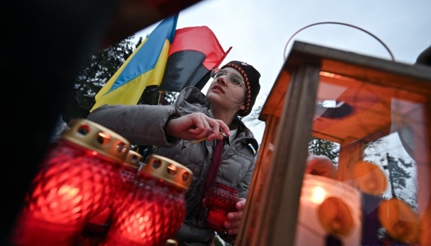 Peace Light of Bethlehem lit at Fields of Honorary Burials for Ukrainian Defenders in Lviv