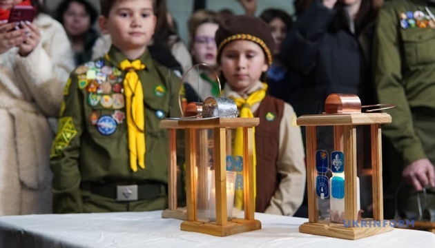 Відзавтра Вифлеємський вогонь можна буде отримати на вокзалах низки міст України