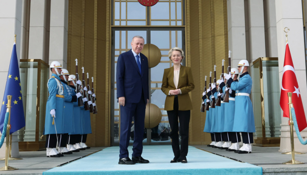 Фон дер Ляєн та Ердоган обговорили дотримання санкцій проти Росії