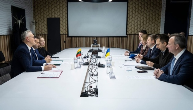 Україна та Литва співпрацюватимуть у виявленні викраденого РФ українського зерна Україна та Литва співпрацюватимуть у виявленні викраденого РФ українського зерна