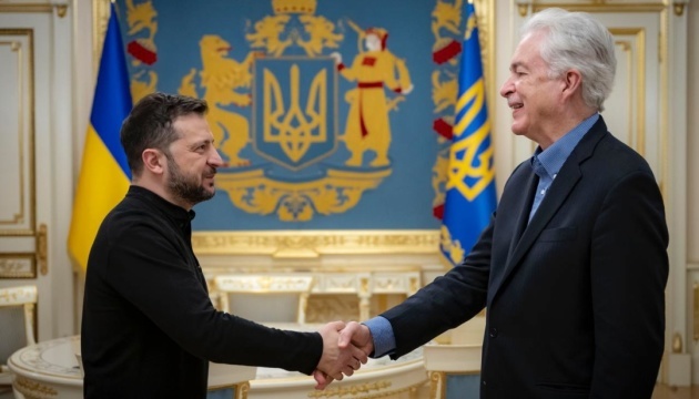 Le directeur de la CIA, William Burns, reçu par Volodymyr Zelensky pour une dernière entrevue