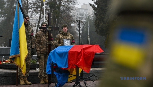 До Львова перевезли з Покровська і перепоховали прах дисидента Данила Шумука