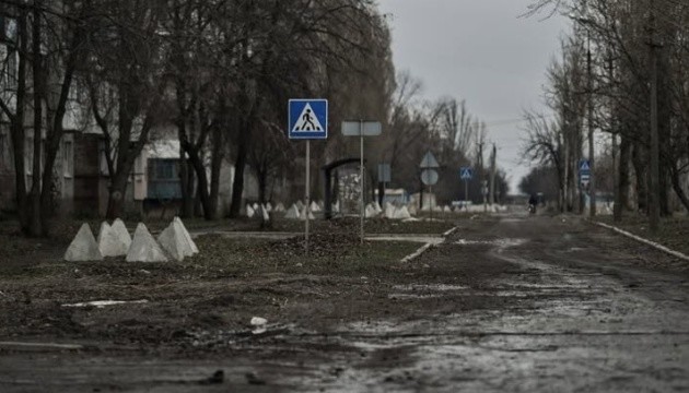 У зоні активних бойових дій на Донеччині залишаються ще 250 дітей