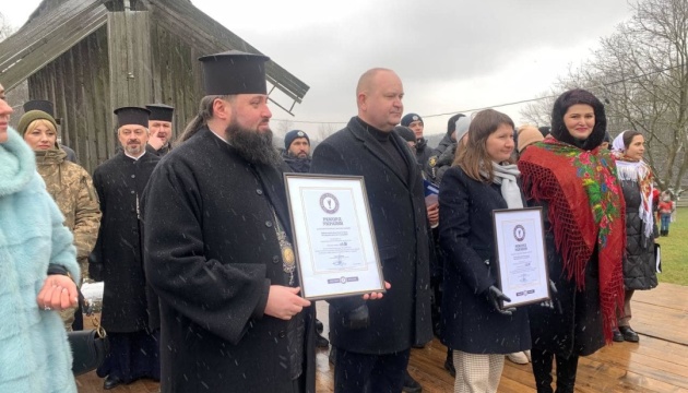 У Чернівцях встановили рекорд із масового виконання колядки «На різдвяні свята всі ся радуймо»